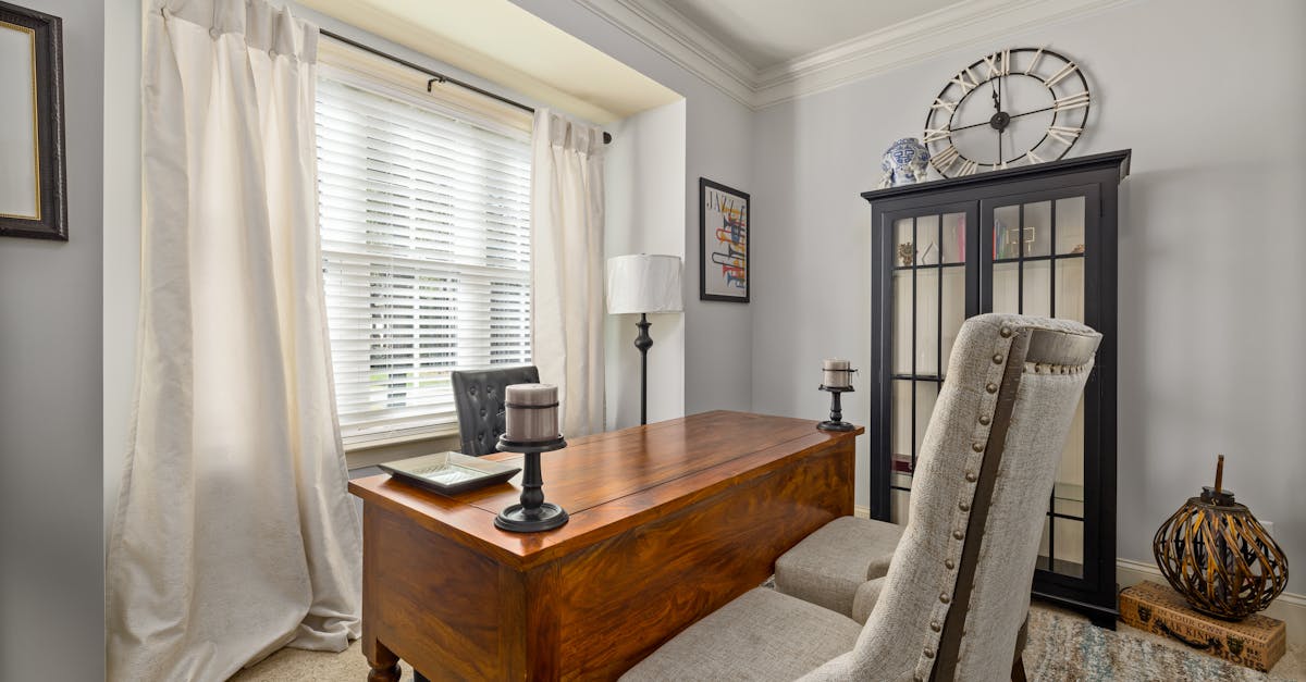 aménagez un espace home office confortable et productif pour travailler efficacement depuis chez vous.