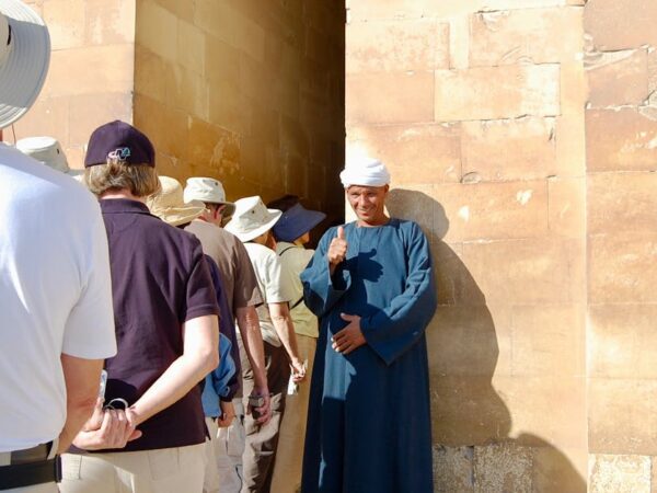 guide complet pour personnaliser votre bibliothèque ikea billy : astuces, idées et conseils pour un meuble unique et adapté à votre intérieur.