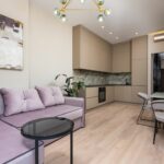 Miroir décoratif dans un intérieur lumineux
