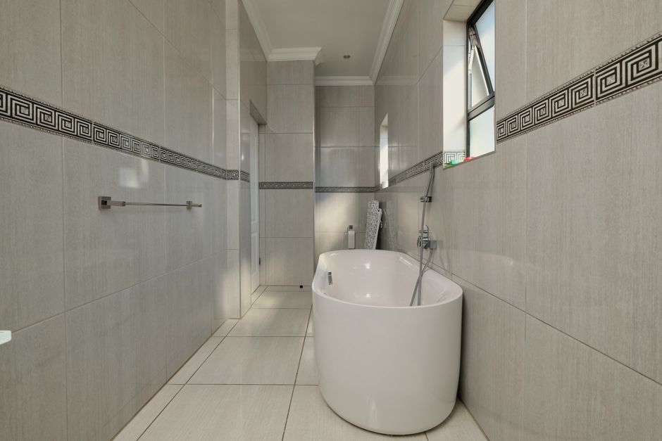 Salle de bain propre après entretien des joints
