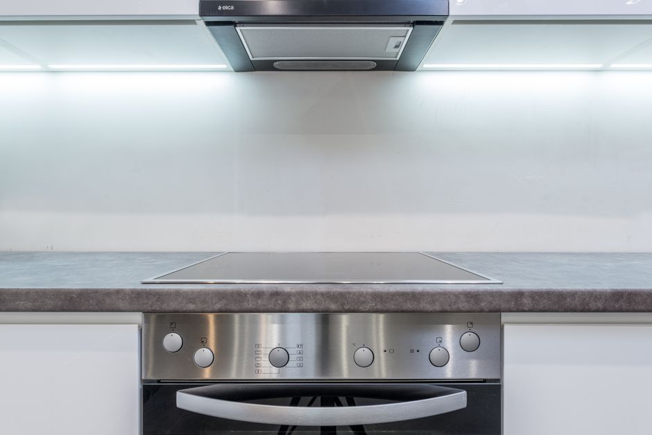 Plaque à induction propre dans une cuisine